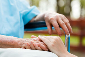 Why Independent Living Could Be The Right Choice for Your Parent benefits pros independent