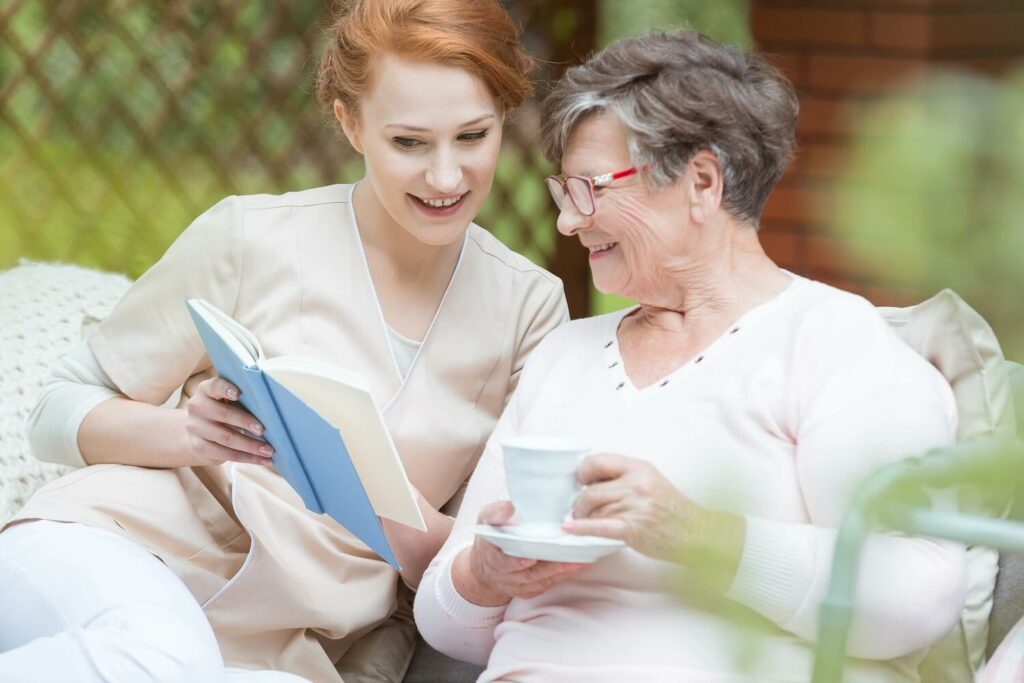 How Memory Care Works With Reminiscing Therapy