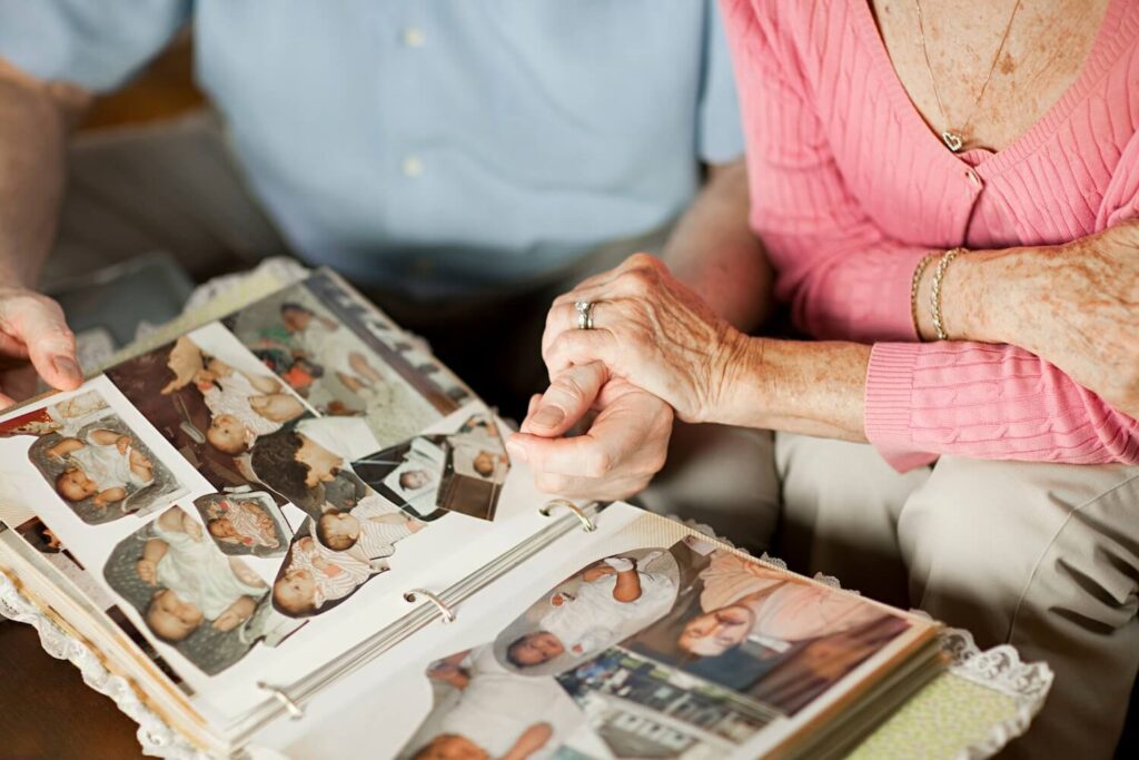 How Do You Know When It's Time to Move Your Loved One From Assisted Living to Memory Care?